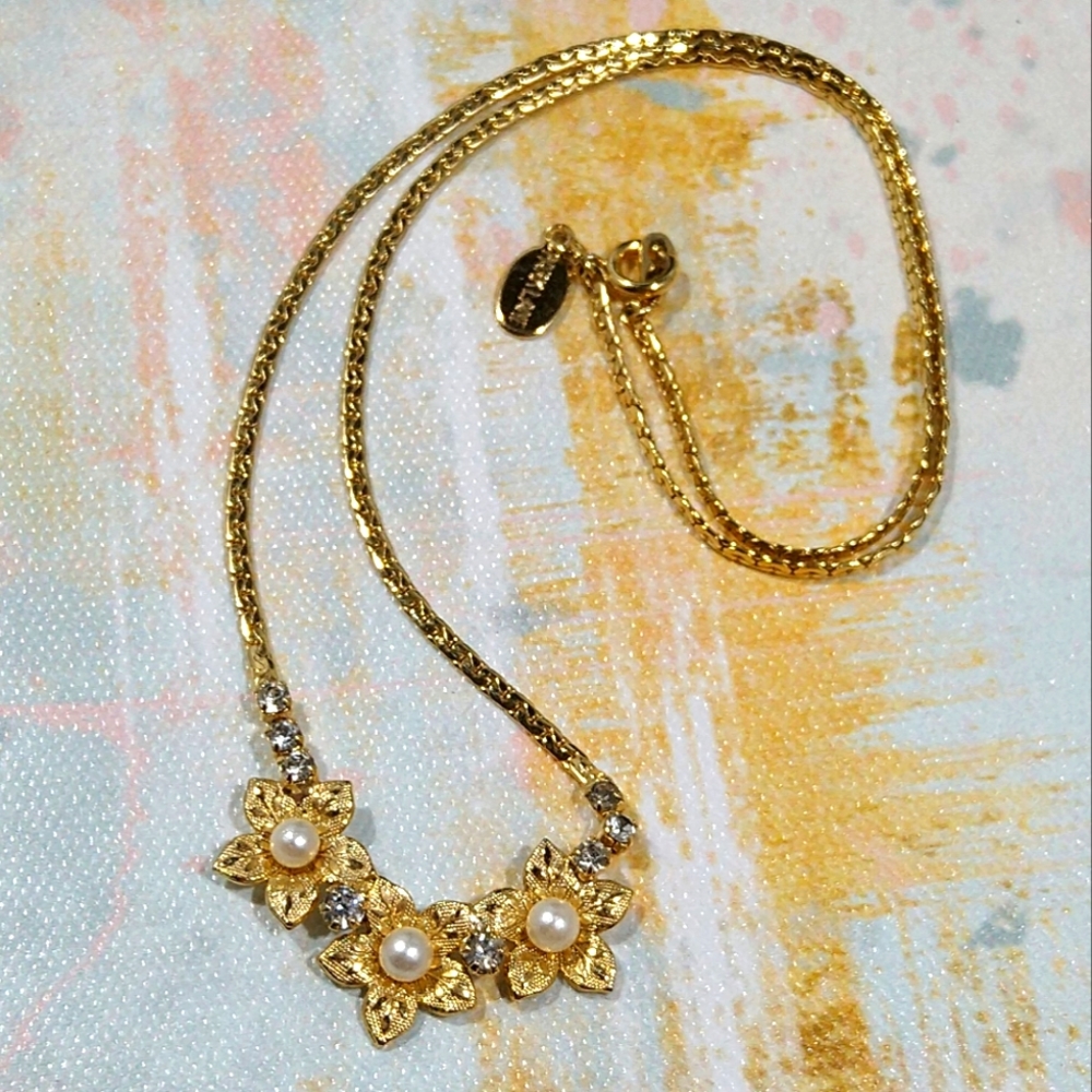 Vintage Park Lane gold tone flower and faux pearl necklace